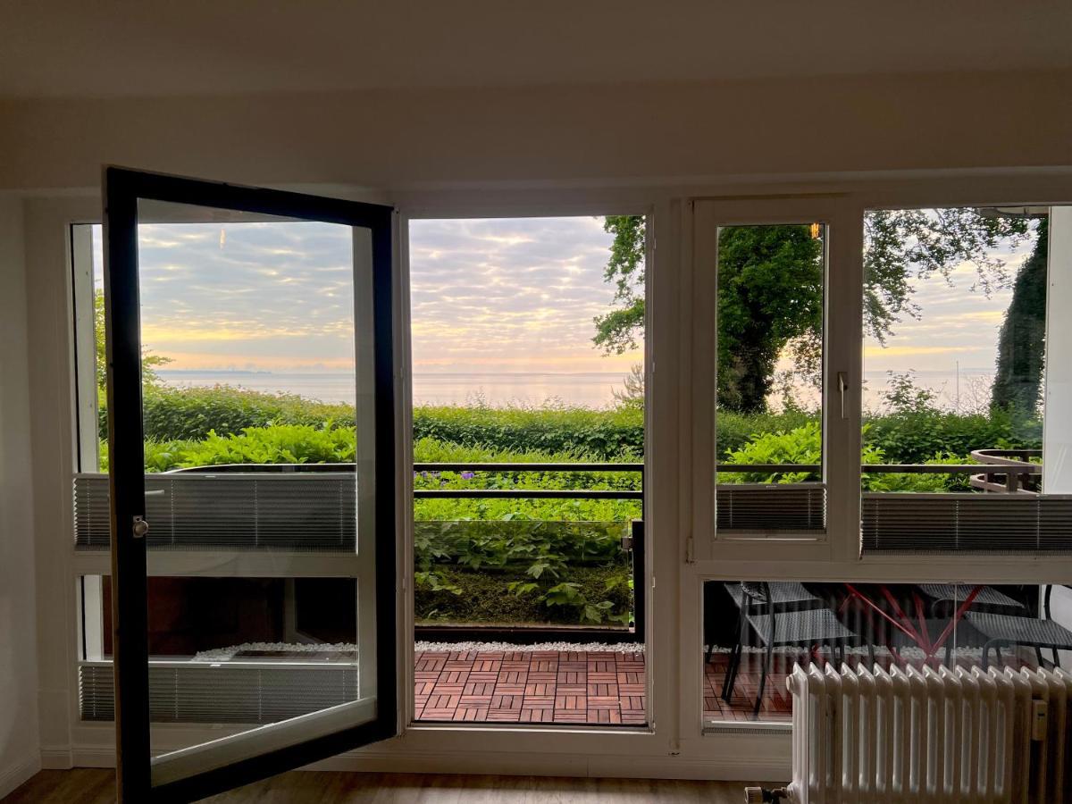 Moderne 3-Zi-Wohnung Mit Meerblick Direkt Am Strand Шарбойц Экстерьер фото