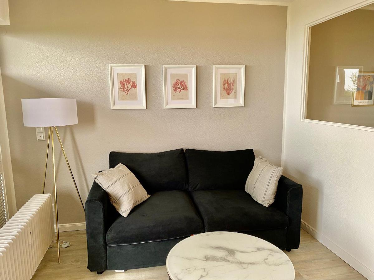 Moderne 3-Zi-Wohnung Mit Meerblick Direkt Am Strand Шарбойц Экстерьер фото
